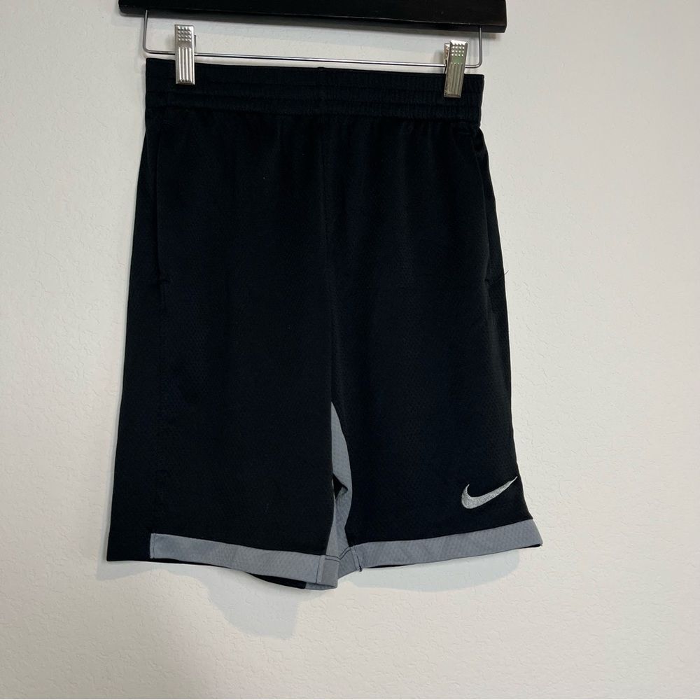 Nike Boys size Large Black Gray Athletic Shorts preppy comfort basketball